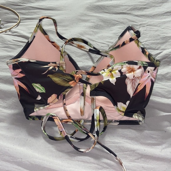 Like new bikini set - Picture 3 of 7